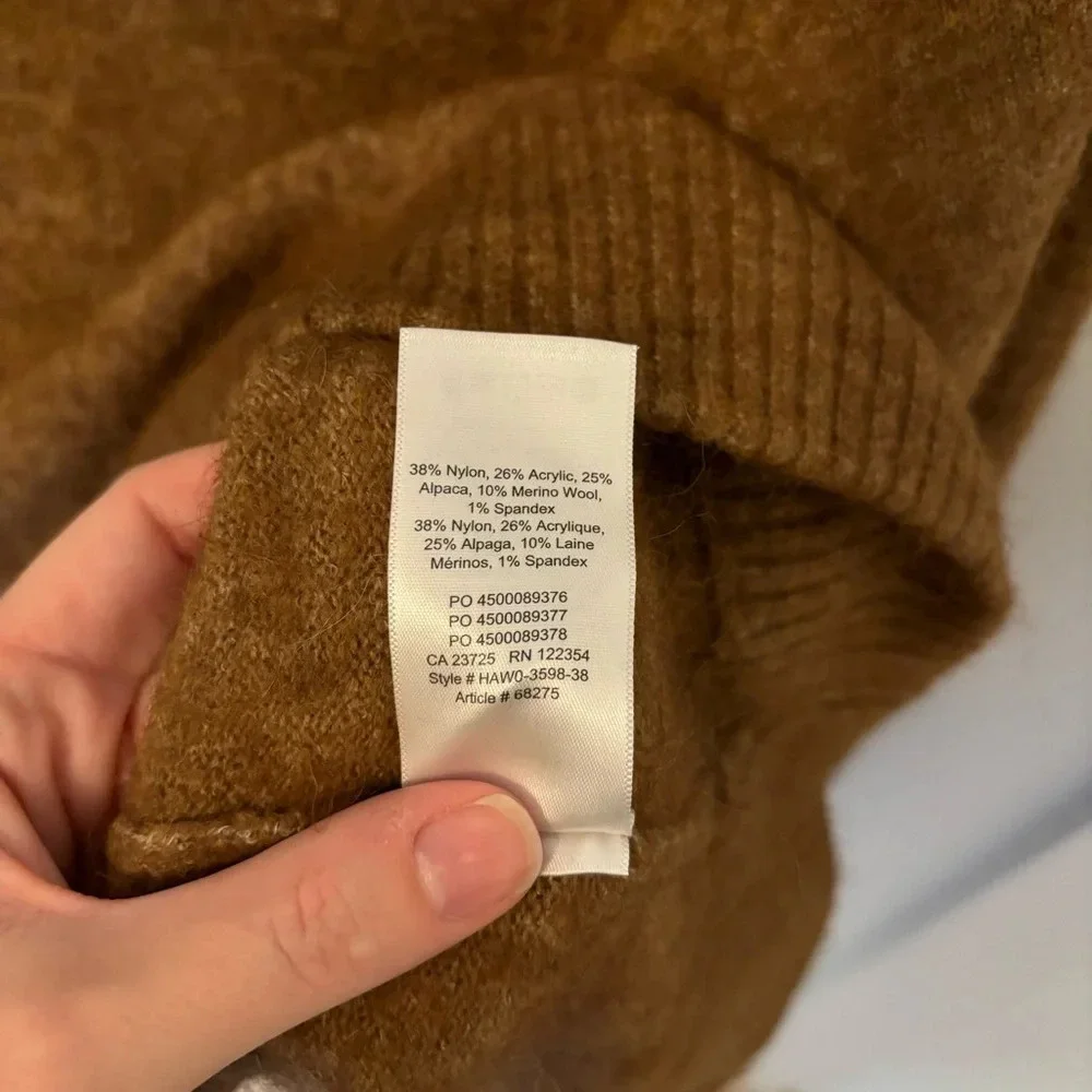 Aritzia The Group by Babaton Oversized Sweater Funnel Neck Caramel Sz XS Adichie - Picture 7 of 8